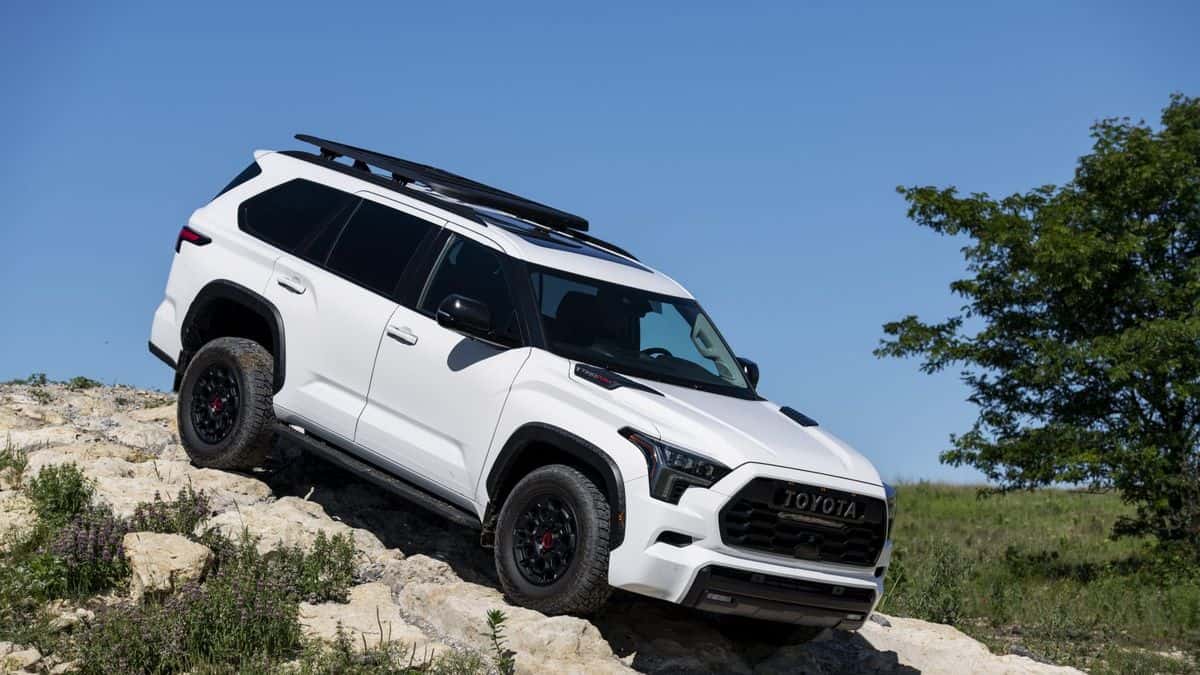 2023 Toyota Sequoia 2 min
